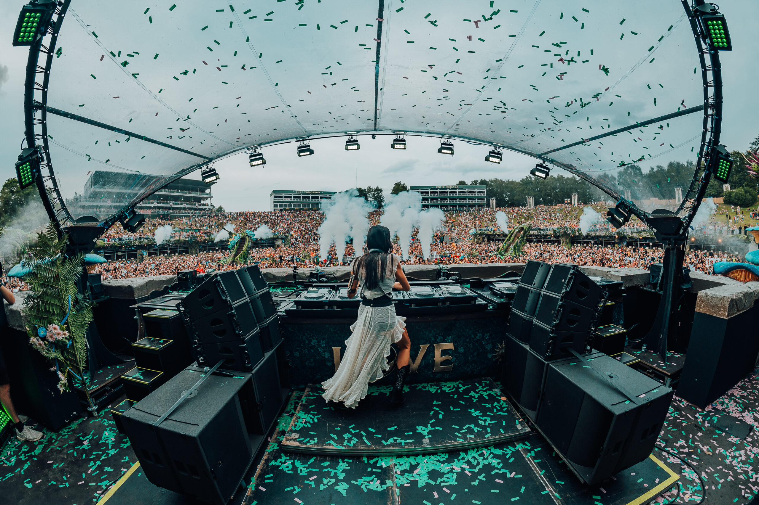 B Jones y Next Level lanzan un concurso para regalar 2 viajes Vip dobles a Tomorrowland